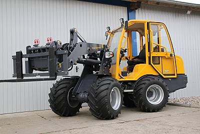 Hoflader/W13mK/eurotrac-w13-02_1517826246.jpg